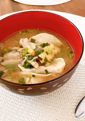 1人ごはんにおすすめな餃子味噌スープ-レシピのメイン写真