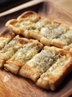 しらすとチーズの油揚げピザ-レシピのメイン写真