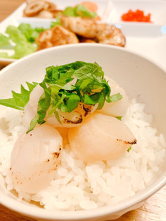 白だしで簡単！帆立貝柱の炙り漬け丼-レシピのメイン写真