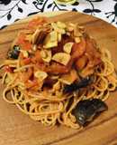 フライドガーリックの全粒粉トマトパスタ