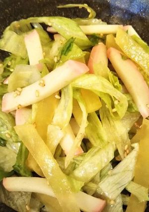 簡単!レタスとたくあんとかまぼこのサラダ-レシピのメイン写真