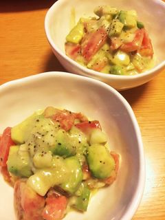 アボカドとトマトのハニーシーザーサラダ-レシピのメイン写真