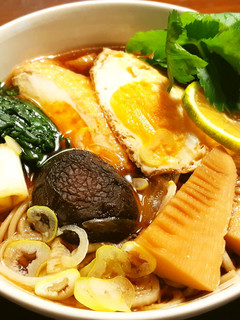玉子の巾着煮入り温かい蕎麦-レシピのメイン写真