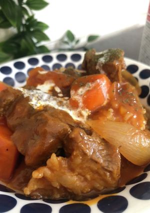 野菜ジュースとステーキ肉でビーフシチュー-レシピのメイン写真