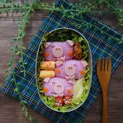 รูปของ キャラ弁☆俵おにぎりのブタさんトリオ