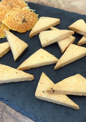 材料4つ 甘くないおつまみチーズクッキー-レシピのメイン写真