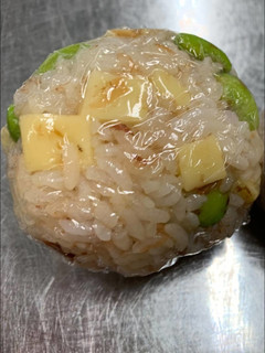 枝豆とチーズとおかかのおにぎり-レシピのメイン写真