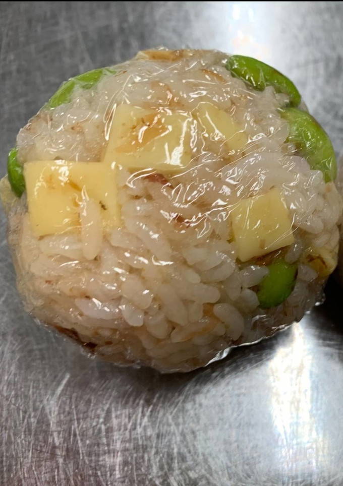 枝豆とチーズとおかかのおにぎり-レシピのメイン写真