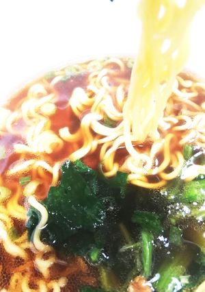カップ麺プラス冷凍ほうれん草-レシピのメイン写真