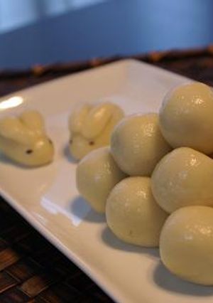 豆腐入りでヘルシー月見団子～黒ゴマ味～-レシピのメイン写真