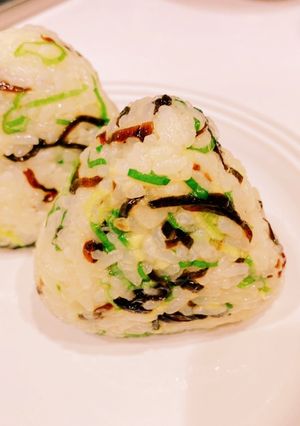 簡単！大人のネギ塩昆布のおにぎり-レシピのメイン写真