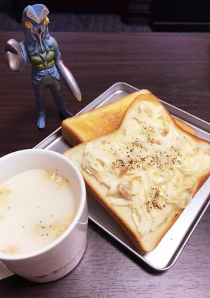 タマネギサラダとチーズのトースト-レシピのメイン写真