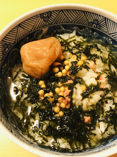 朝のお茶漬け●梅干し・刻み海苔プラス-レシピのメイン写真