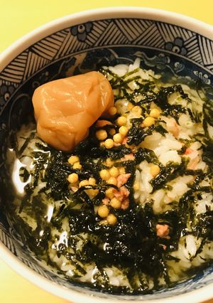 朝のお茶漬け●梅干し・刻み海苔プラス-レシピのメイン写真