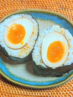 味付け玉子入り悪魔のおにぎり-レシピのメイン写真