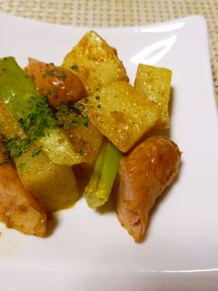 じゃがいもとソーセージのカレー炒め-レシピのメイン写真