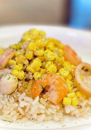 炊飯器で海鮮ピラフ★コーンバターをのせて-レシピのメイン写真