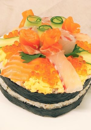 今日は豪華に！お寿司ケーキ-レシピのメイン写真