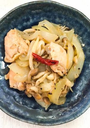 簡単ヘルシー☆塩麹漬け鶏肉の蒸し炒め-レシピのメイン写真