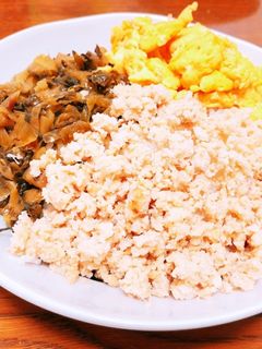 生姜たっぷり鶏そぼろの3色丼-レシピのメイン写真