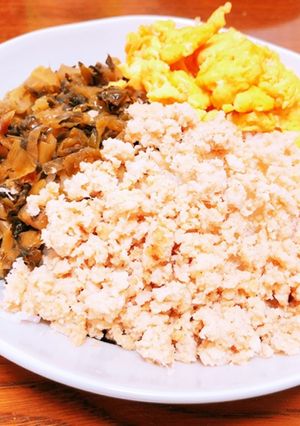 生姜たっぷり鶏そぼろの3色丼-レシピのメイン写真