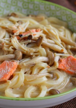 秋鮭とキノコの豆乳クリームうどん-レシピのメイン写真