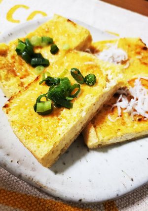 カリッとじゅわ～！栃尾揚げの明太マヨ焼き-レシピのメイン写真