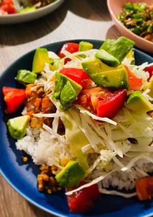 【簡単映えごはん】野菜いっぱいタコライス-レシピのメイン写真