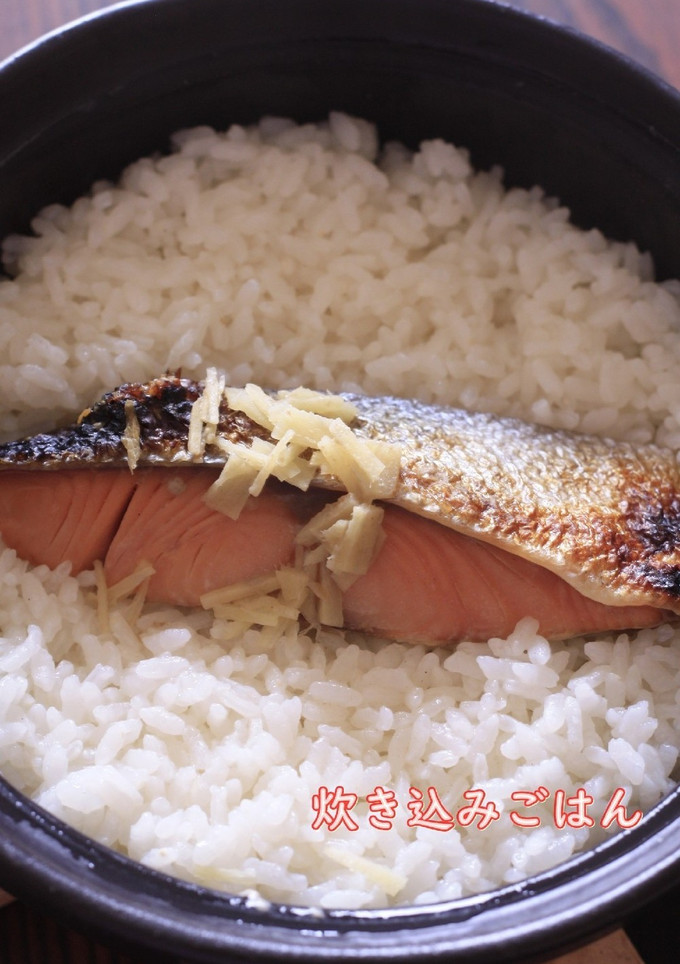 土鍋で炊く塩引き鮭の炊き込みごはん♪-レシピのメイン写真