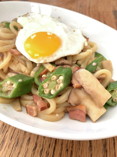 オクラとエリンギとベーコンの焼うどん-レシピのメイン写真