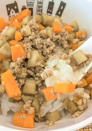 【離乳食後期】根菜のそぼろごはん-レシピのメイン写真