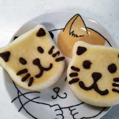 รูปของ 冷やして美味しい　猫型　クリームパン