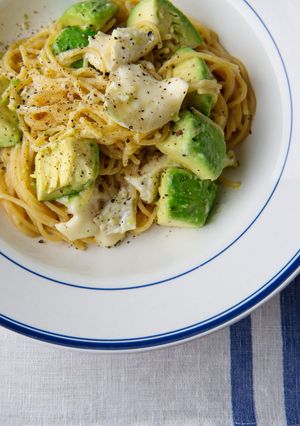 フライパンでアボカドのレモンチーズパスタ-レシピのメイン写真