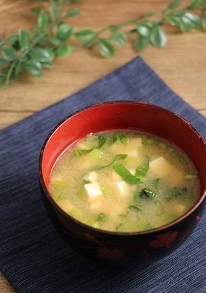 簡単！小松菜と豆腐のお味噌汁-レシピのメイン写真