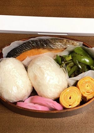 自分弁当・おにぎり-レシピのメイン写真
