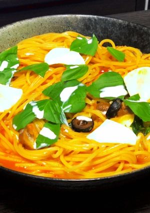 バジルとモッツァレラのトマトソースパスタ-レシピのメイン写真