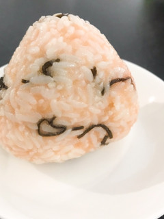 混ぜて握る簡単♪ごま油香るたらこおにぎり-レシピのメイン写真