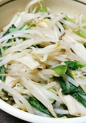 もやしと小松菜のにんにくコンソメ炒め-レシピのメイン写真
