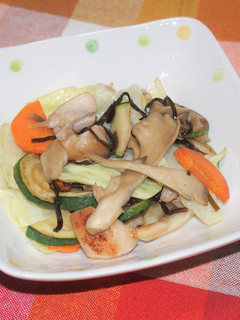 【調味料不要】鶏と野菜の塩昆布炒め-レシピのメイン写真