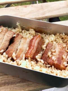 メンスティンで角煮の炊き込みご飯-レシピのメイン写真