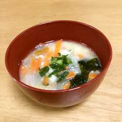 รูปของ 簡単！人参＆じゃがいも＆わかめのお味噌汁