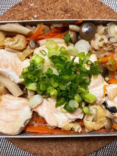 メスティンで鮭としめじの炊き込みご飯-レシピのメイン写真