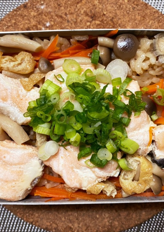 メスティンで鮭としめじの炊き込みご飯-レシピのメイン写真