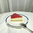 いちごピューレのレアチーズケーキ