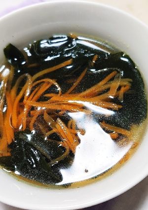 人参とワカメのスープ-レシピのメイン写真