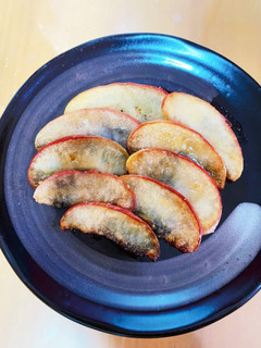 ホットプレートで作る焼きりんご-レシピのメイン写真