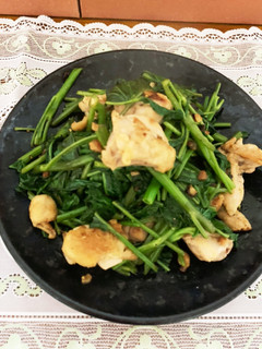 鶏腿肉と空芯菜のアーリオオーリオ-レシピのメイン写真