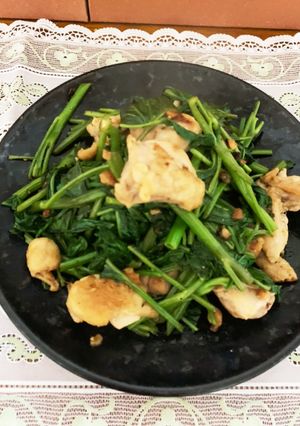 鶏腿肉と空芯菜のアーリオオーリオ-レシピのメイン写真