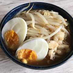 A picture of 鶏皮入りラーメン.