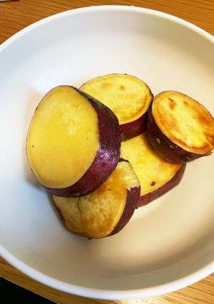 ほくほく甘い♡ごま油風味の焼き芋-レシピのメイン写真